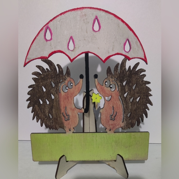 Hedgehogs Mom and Dad Wooden Decor with Umbrella - Picture 1 of 4